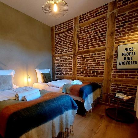Les Suites De Petit Bomal Дюрбюи Экстерьер фото