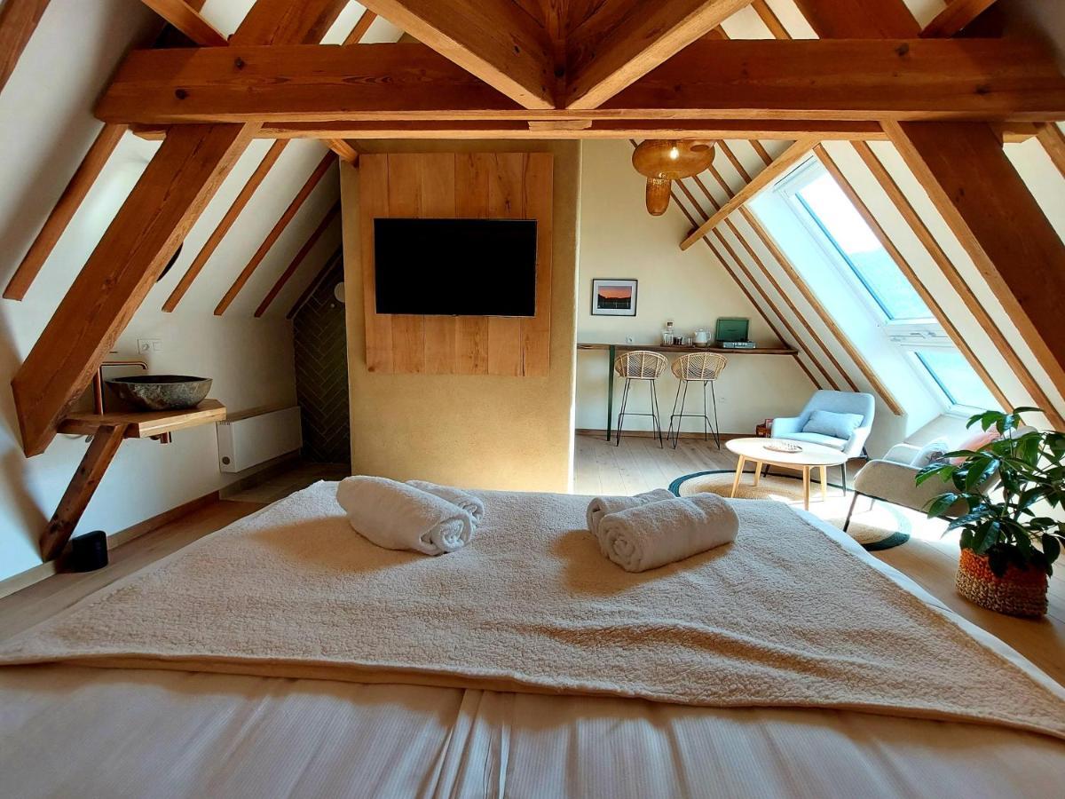 Les Suites De Petit Bomal Дюрбюи Экстерьер фото